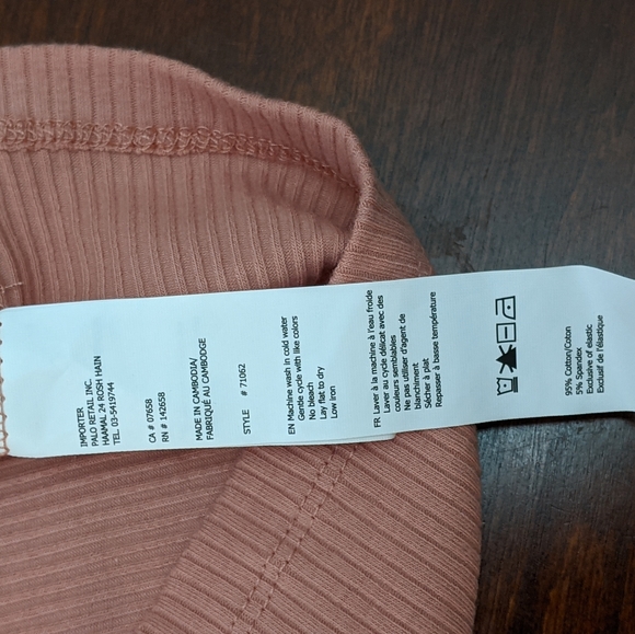 🌟4/$10🌟 Pink crop top - Picture 4 of 4